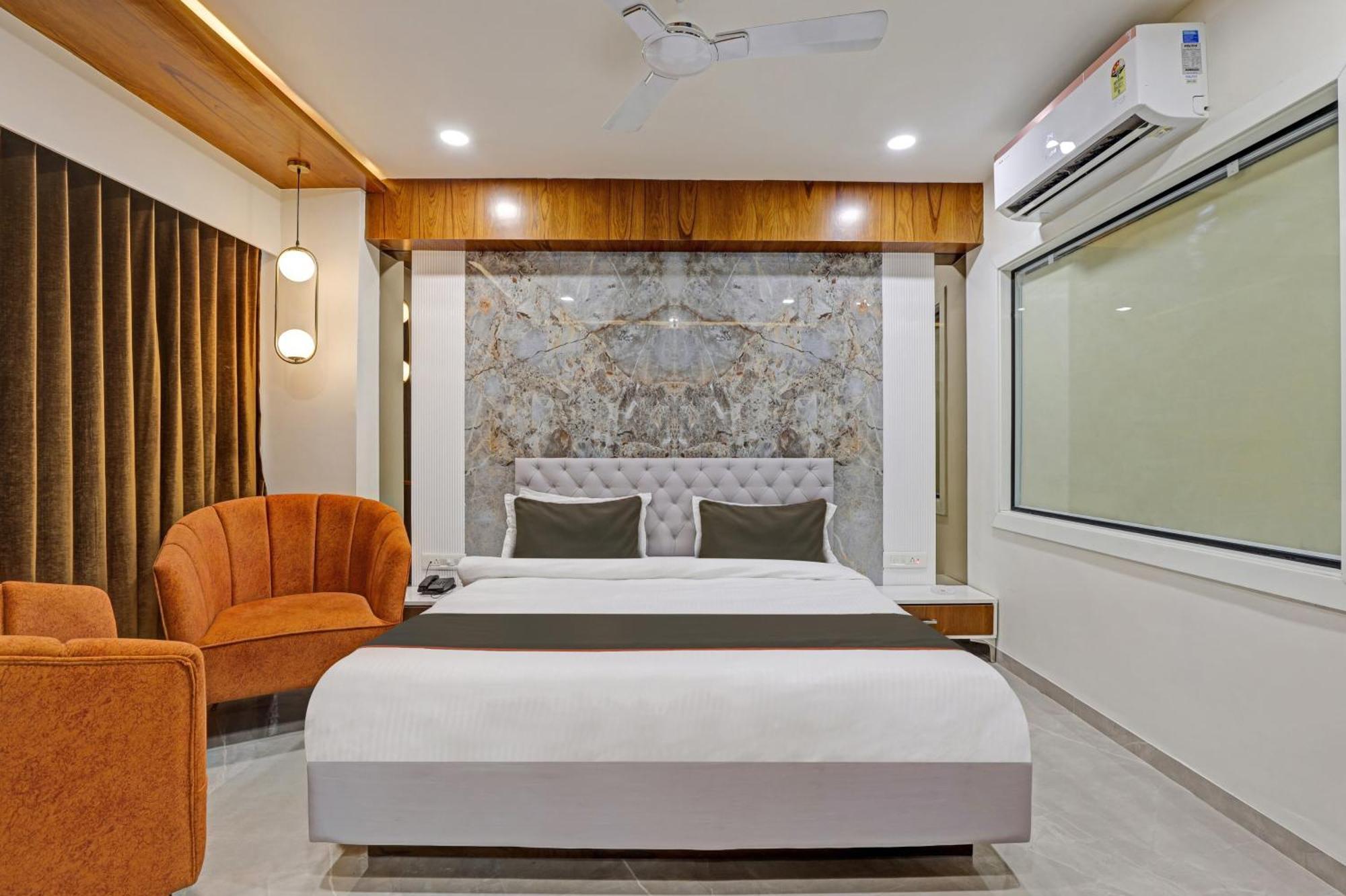 Collection O Alpha One Hotel Ahmedabad Luaran gambar